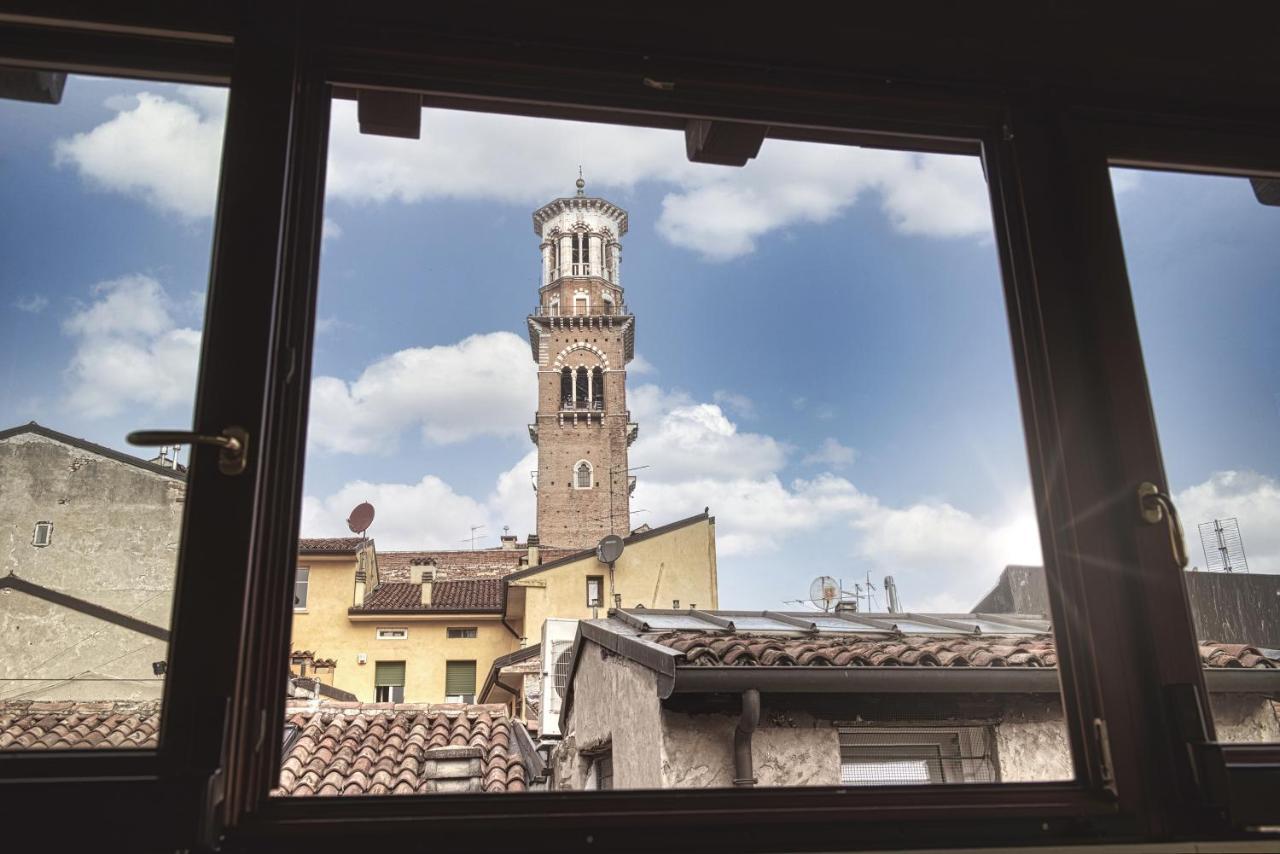 Relais Balcone Di Giulietta Hotel Verona Ngoại thất bức ảnh The bell tower of the church of San Pietro