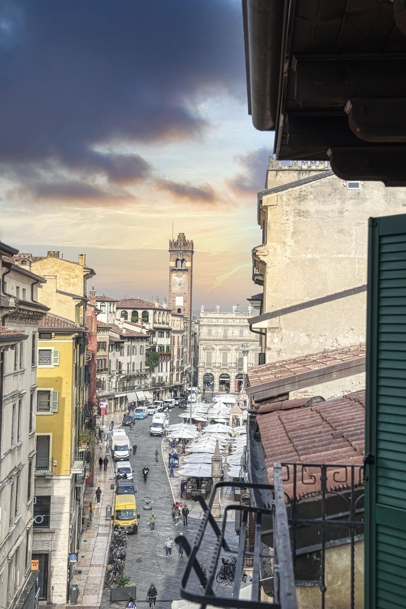 Relais Balcone Di Giulietta Hotel Verona Ngoại thất bức ảnh The Piazza del Mercato